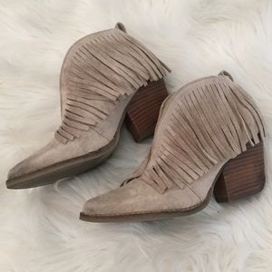 💗SALE💗 Worn once- suede tassel booties